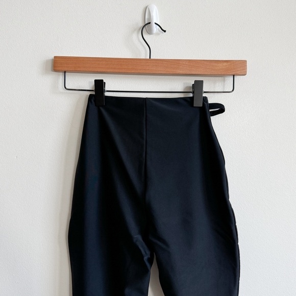 SKIMS • Lace Up Leggings in Onyx - Picture 8 of 11